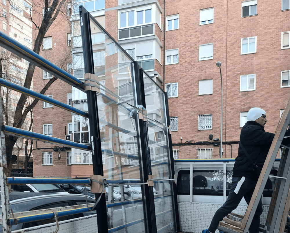 Elevación de Cristales por la fachada Elevación de Cristales por la fachada