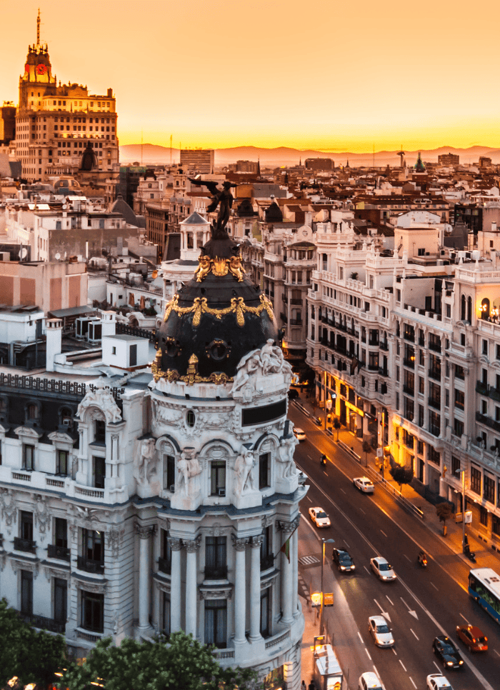Grúas montacargas por fachada en Madrid Grúas montacargas por fachada en Madrid