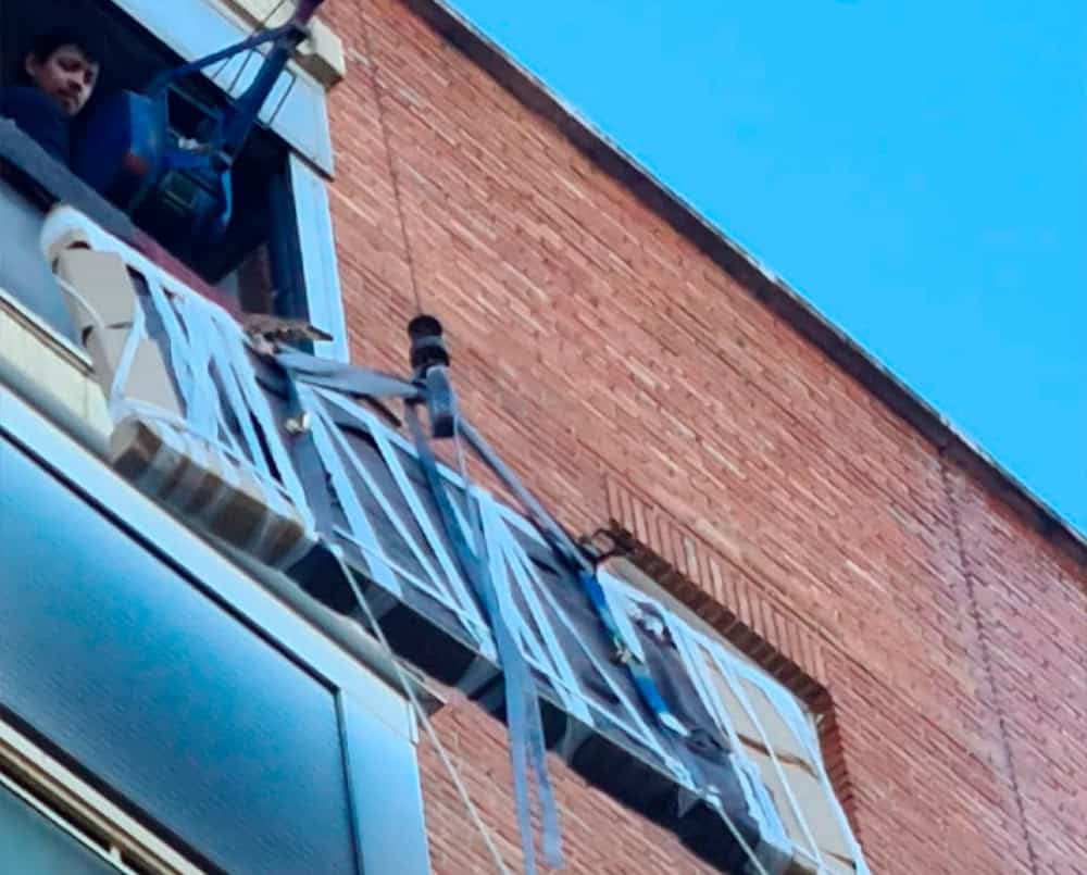 Alquiler de grúa elevadora de 4 pisos o 12 metros Alquiler de grúa elevadora de 4 pisos o 12 metros