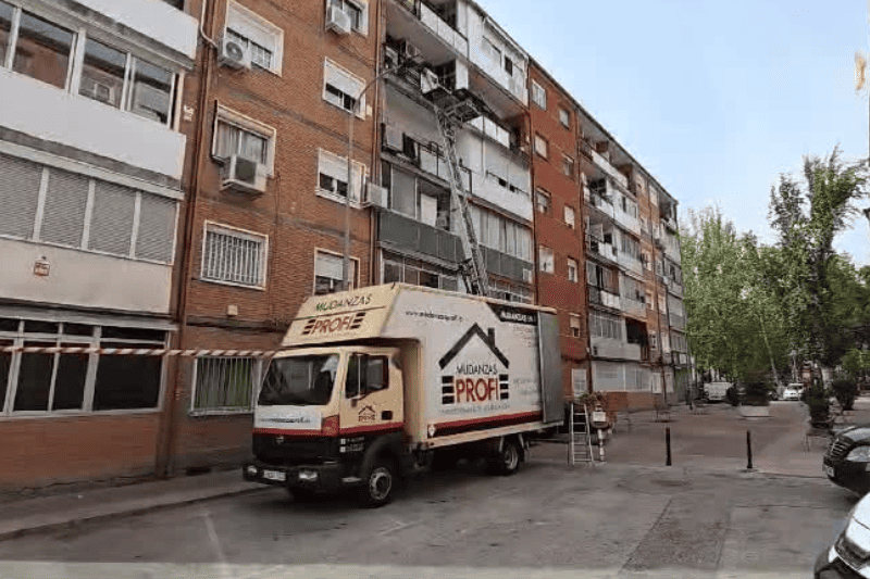 ¿Cuánto cuesta alquilar una plataforma elevadora? 1 cuánto cuesta alquilar una plataforma elevadora