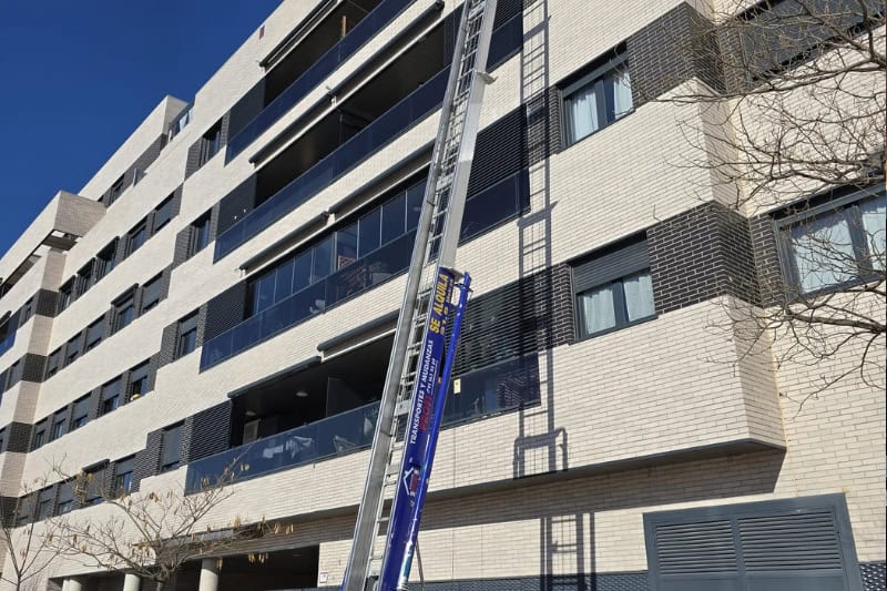 Alquiler de grúas para construcción: Solución flexible y eficiente para tu obra 1 Alquiler de grúas para construcción