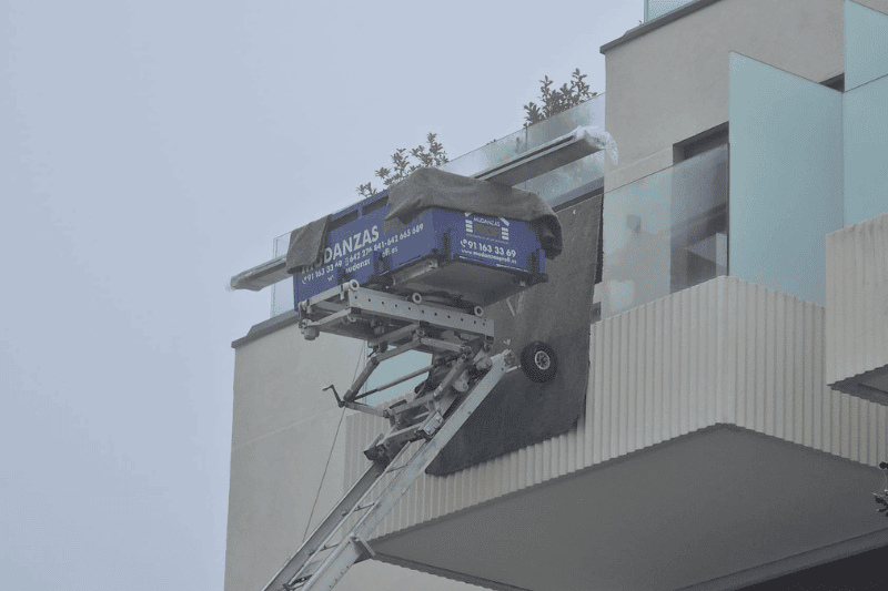 Alquiler de Grúas Elevadoras y Montacargas Madrid | GRÚAS PROFI 5 Alquiler de grua para subir muebles